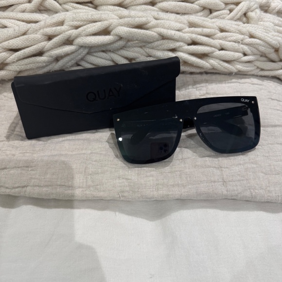 Quay Jaded sunglasses - Picture 1 of 8